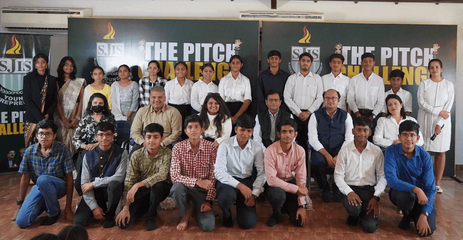 THE-PITCH-CHALLENGE-Std-10th-with-the-Sharks-Jury-min-e175308062773